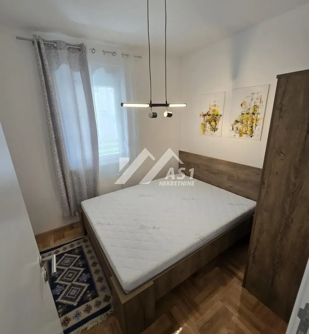 Prodaja, četvorosoban stan, 37m², Novi Sad Sve Podlokacije, Novi Sad