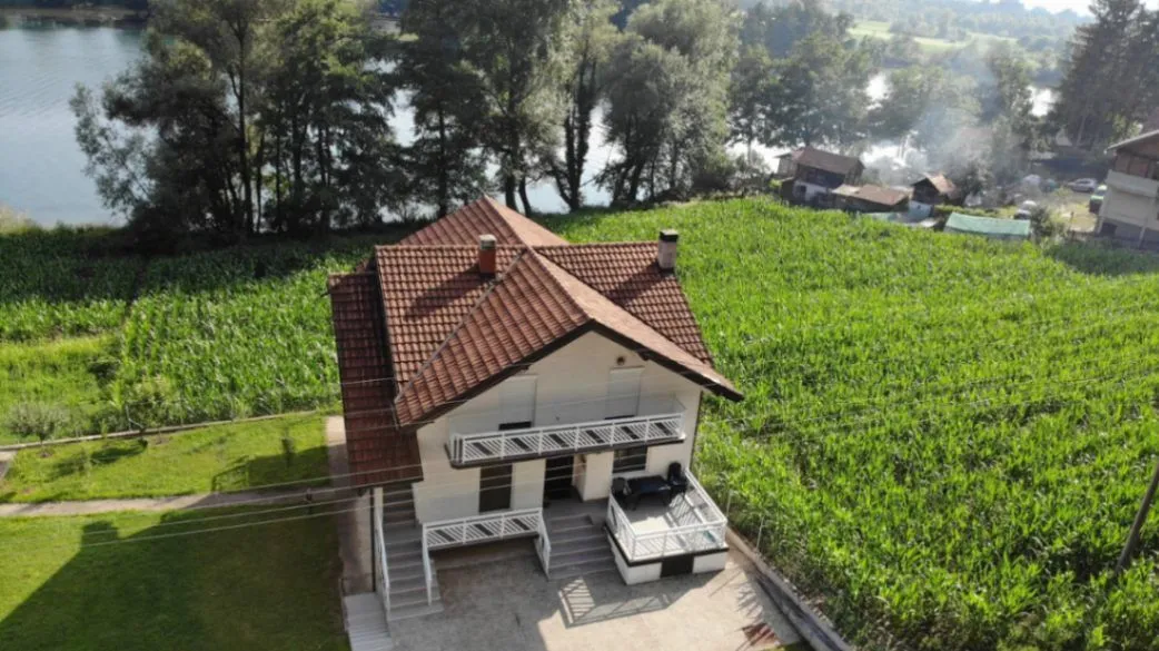 Prodaja, kuća, 270m², Mali Zvornik, Srbija