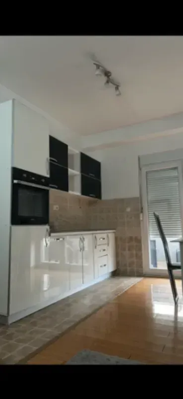 Izdavanje, jednosoban stan, 51m², Stari Aerodrom, Podgorica