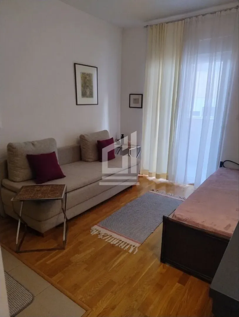 Living room with a sofa and access to the terrace.