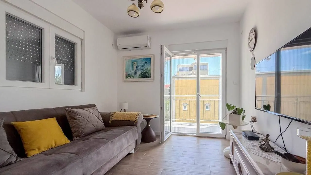Rent, one bedroom apartment, 45m², Bečići, Budva