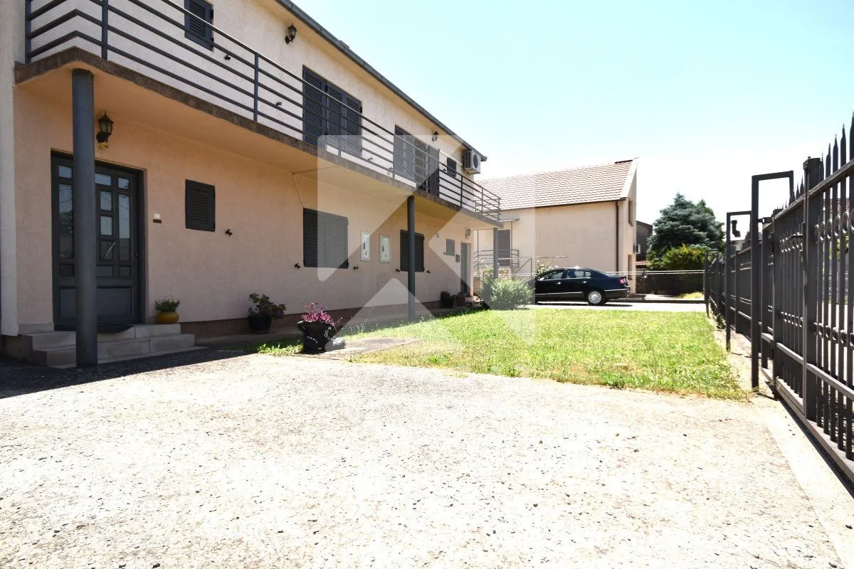 Prodaja, kuća, 320m², Murtovina, Podgorica