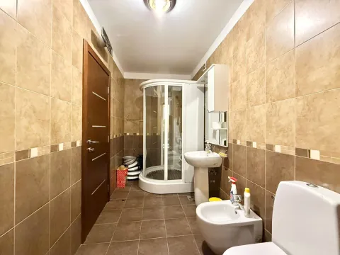 Prodaja, četvorosoban stan, 220m², Preko Morače, Podgorica - image 13