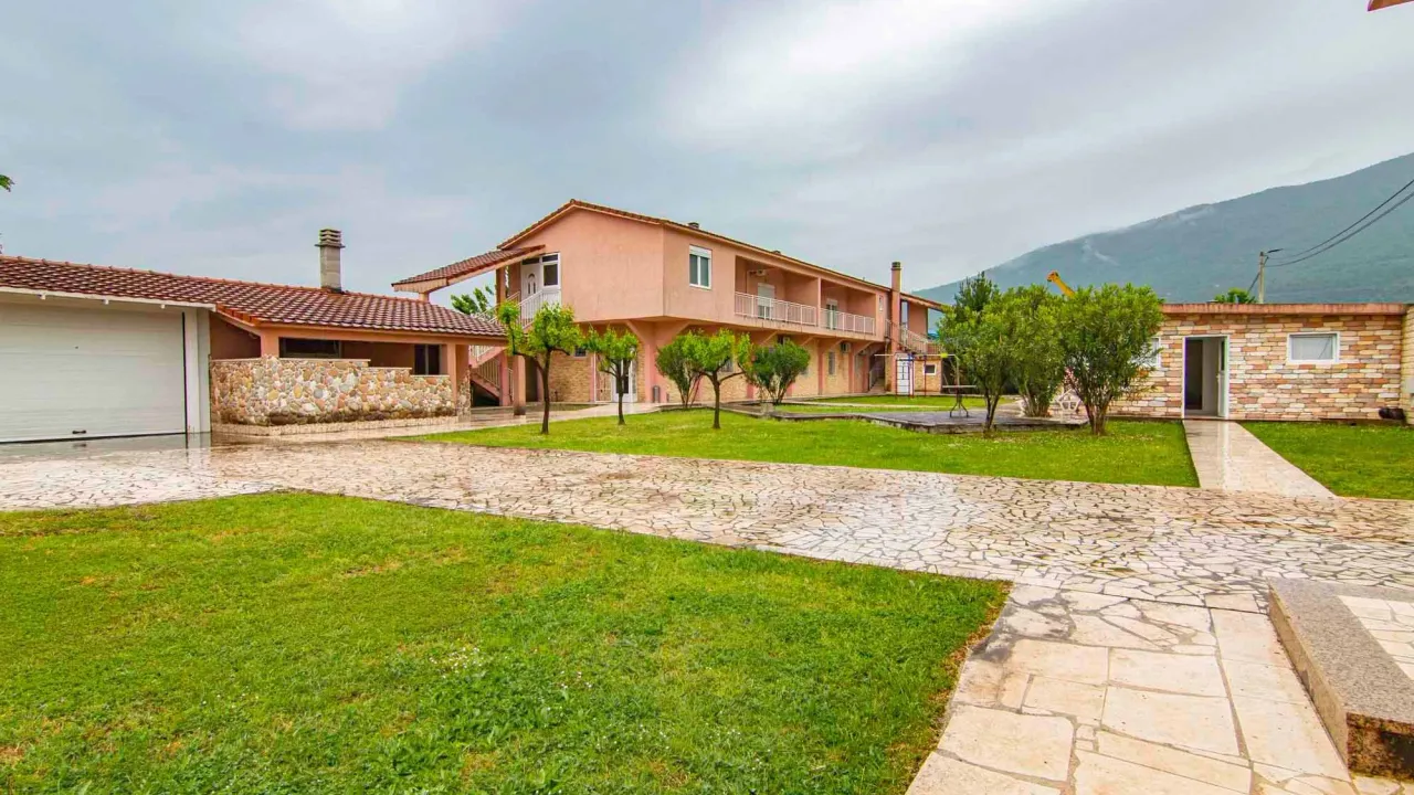 Prodaja, kuća, 400m², Glavica, Danilovgrad