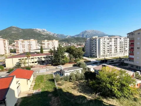 Rent, one bedroom apartment, 50m², Centar, Bar - image 2