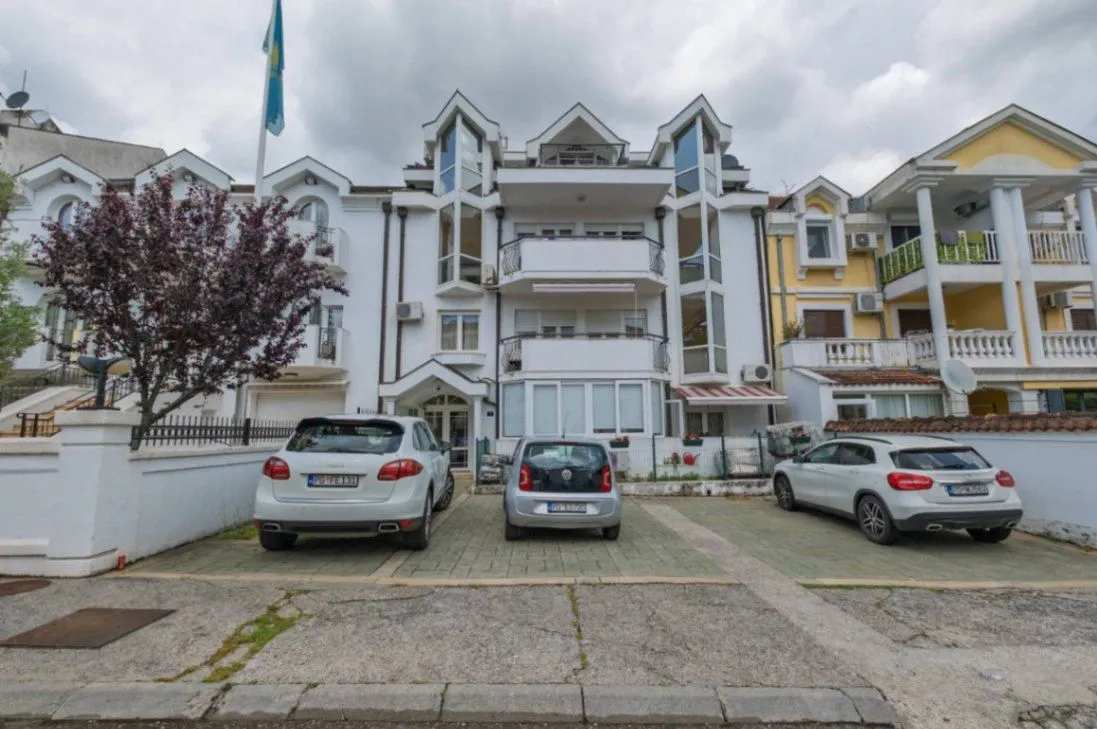 Izdavanje, stan, 200m², Gorica C, Podgorica