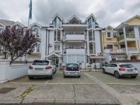 Izdavanje, stan, 200m2, Gorica C, Podgorica Izdavanje, stan, 200m2, Gorica C, Podgorica