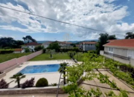 Izdavanje, trosoban stan, 110m², Mrčevac, Tivat