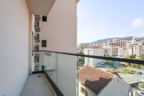 Rent, one bedroom apartment, 40m², Bečići, Budva - image 5