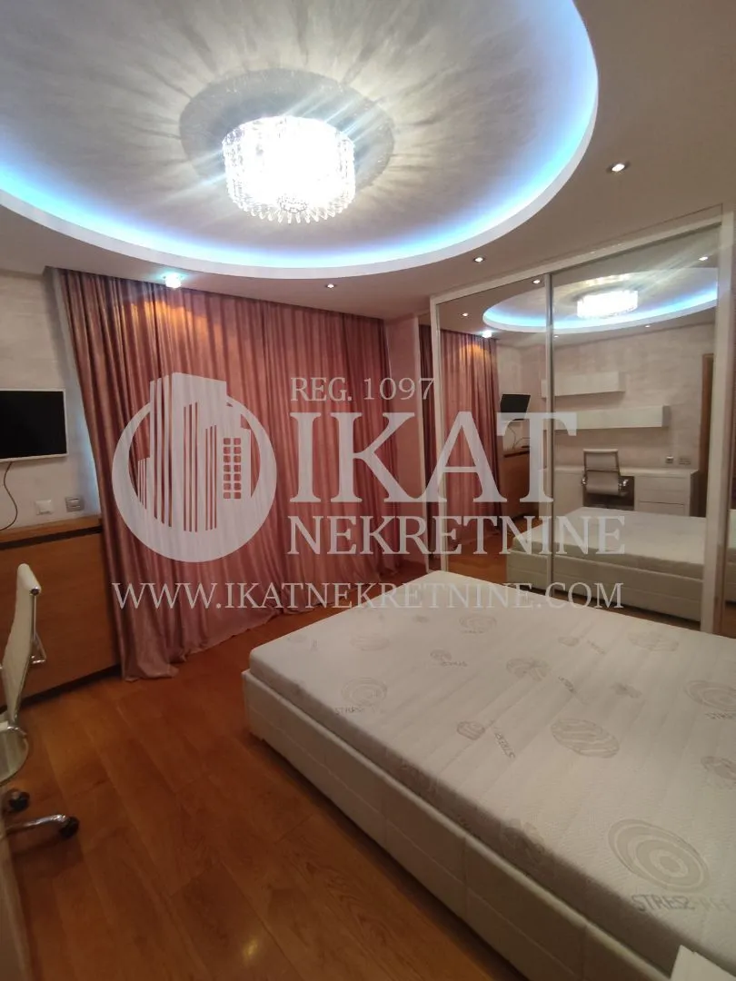 Izdavanje, kuća, 242m², Banovo Brdo, Beograd