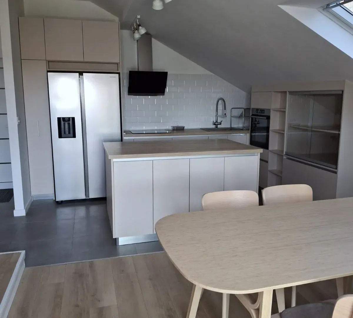 Izdavanje, dvosoban stan, 66m², Centar, Tivat