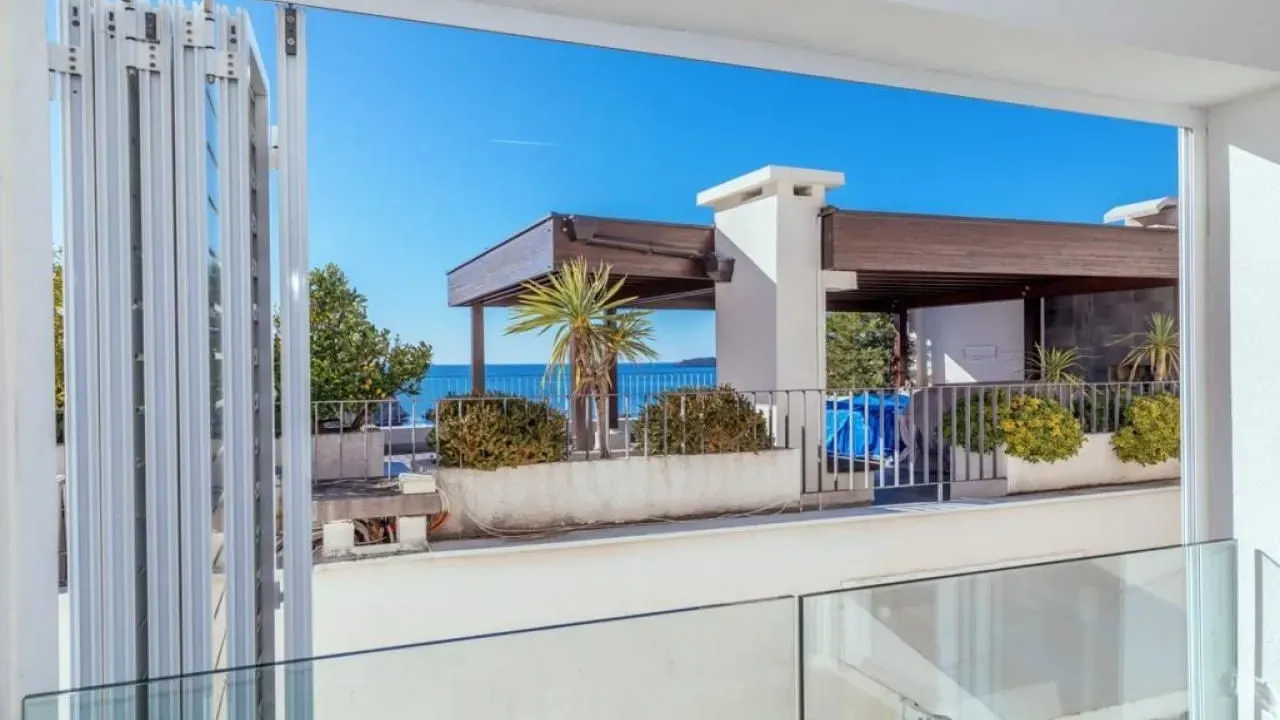 Daily-rent, three bedroom apartment, 75m², Pržno, Budva