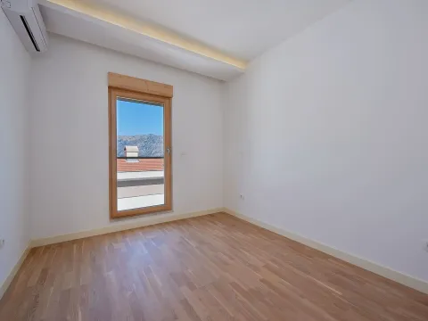 Sale, three bedroom apartment, 62m², Dobrota, Kotor - image 6