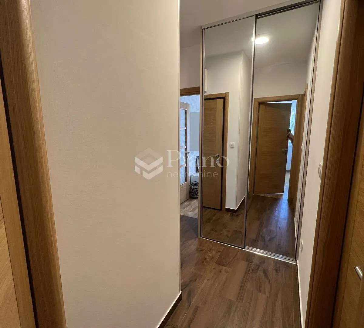 Izdavanje, jednosoban stan, 40m², Blok 9, Podgorica