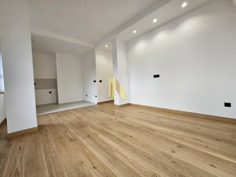 Prodaja, četvorosoban stan, 83m2, Cara Dušana, Novi Sad, Novi Sad
