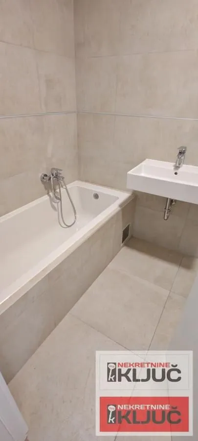 Prodaja, trosoban stan, 72m², Alibegovac, Petrovaradin