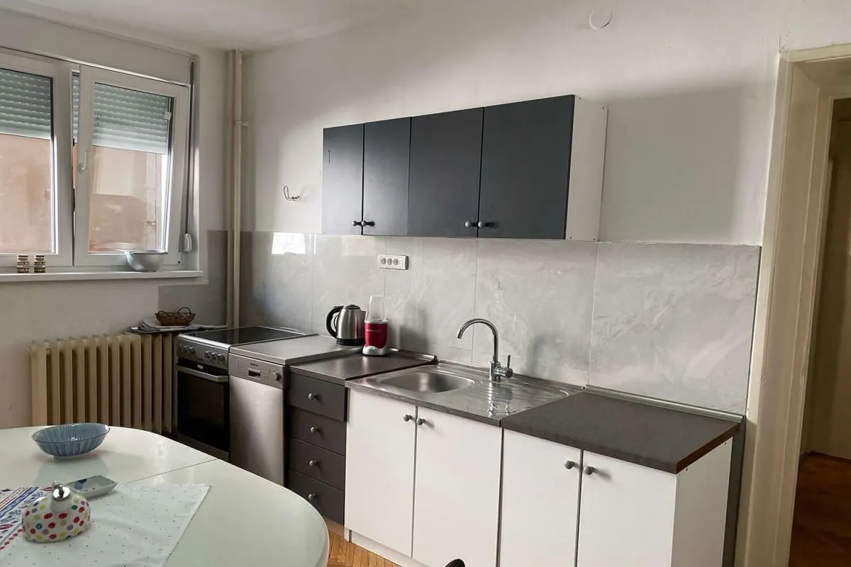Rent, two bedroom apartment, 90m², Savski Venac, Beograd