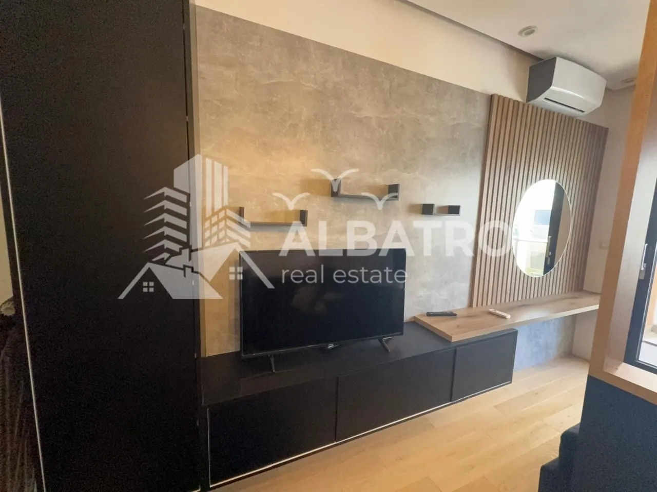 Izdavanje, jednosoban stan, 36m², Soho City, Bar