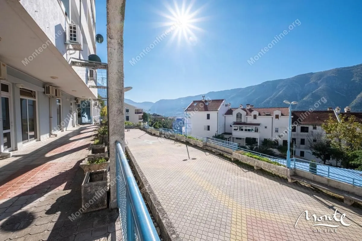 Prodaja, dvosoban stan, 48m², Dobrota, Kotor