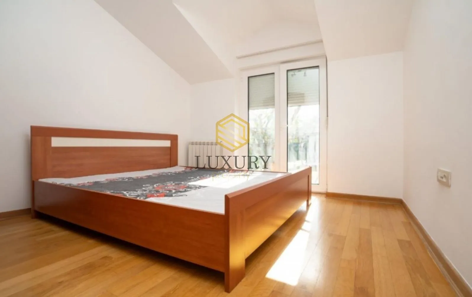 Rent, house, 200m², Rogami, Podgorica