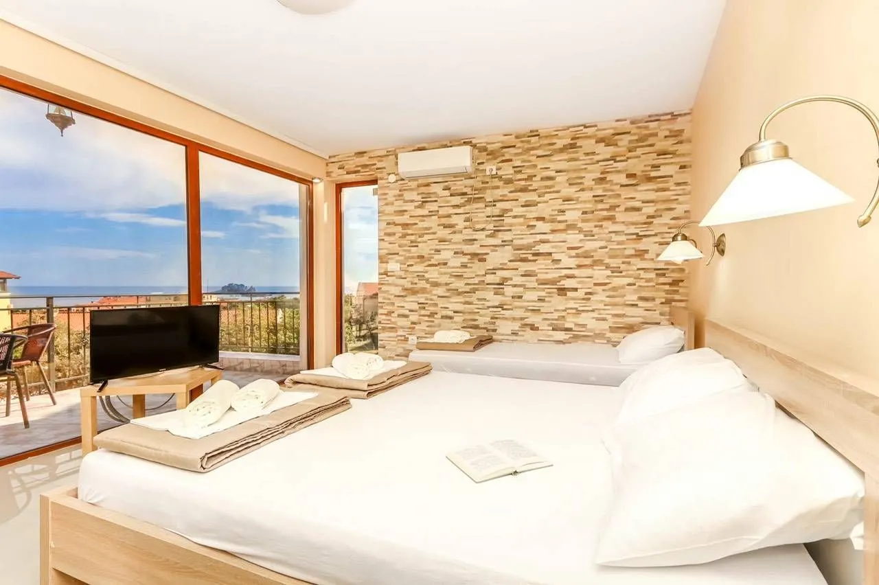 Sale, hospitality venue, 450m², Petrovac, Budva