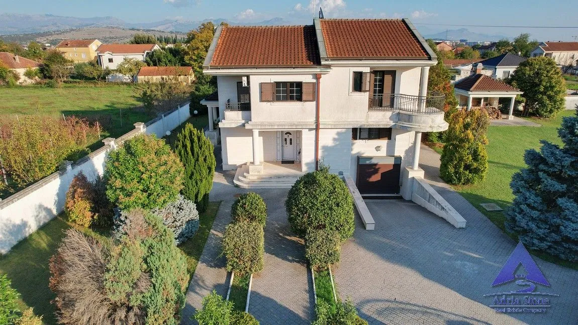 Prodaja, kuća, 308m², Tološi, Podgorica