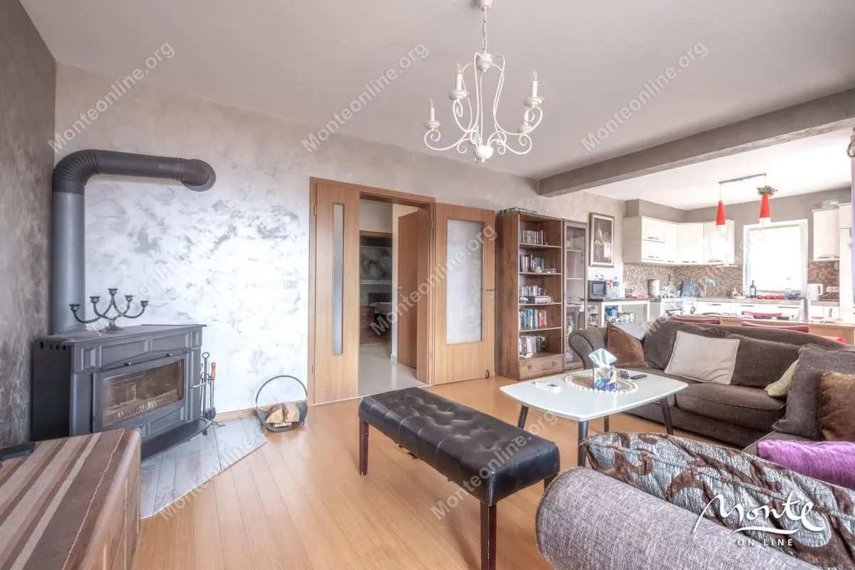 Sale, two bedroom apartment, 76m², Lazi, Budva