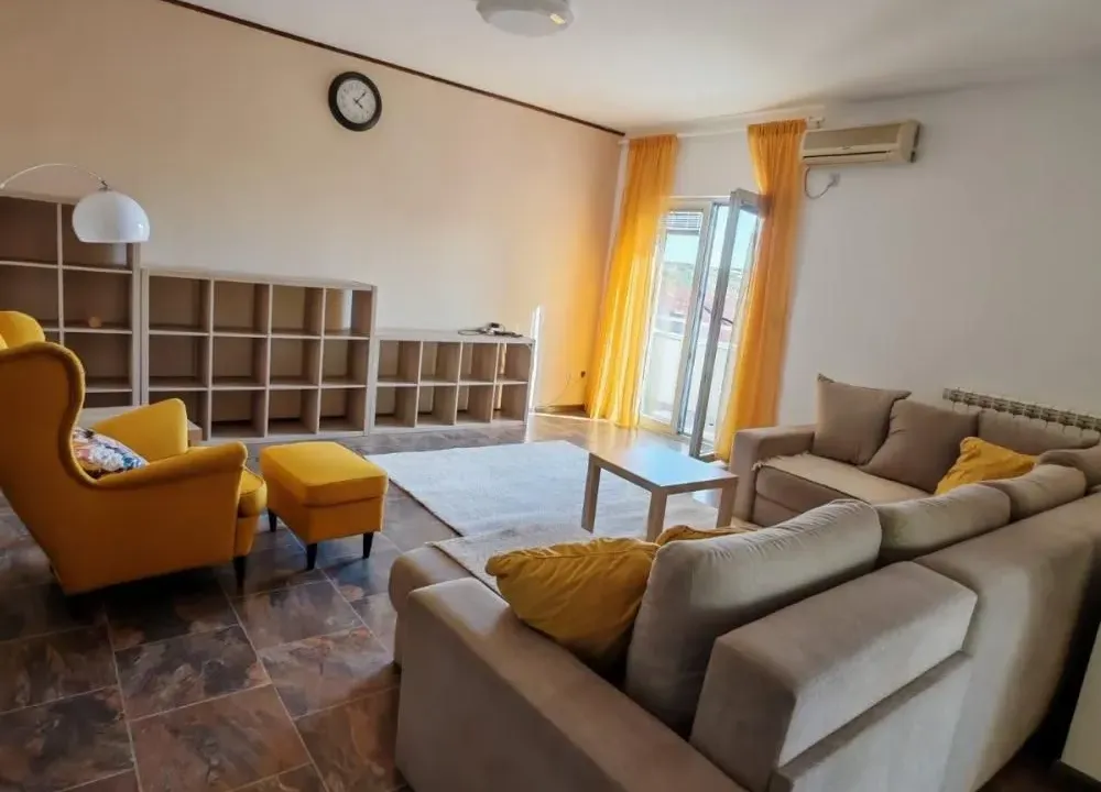 Rent, four bedroom apartment, 120m², Petlovo Brdo, Beograd