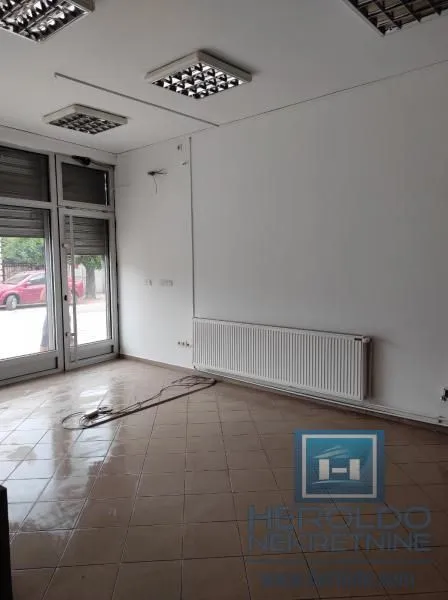 Izdavanje, poslovni prostor, 107m², Centar, Vranje