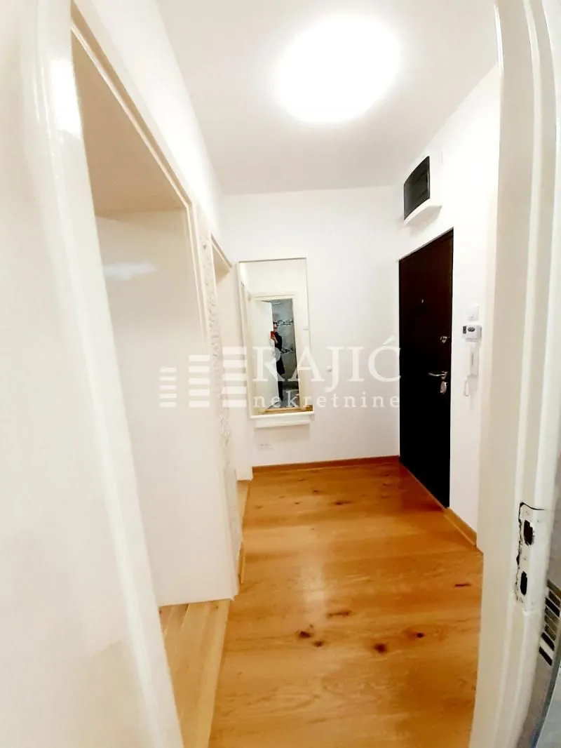 Izdavanje, dvosoban stan, 67m², Stari Grad, Beograd