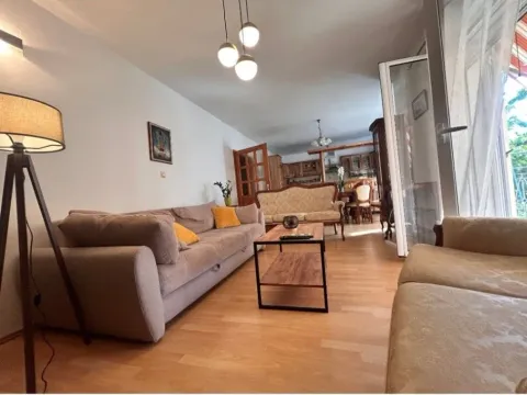 Izdavanje, dvosoban stan, 100m², Kalimanj, Tivat - image 6