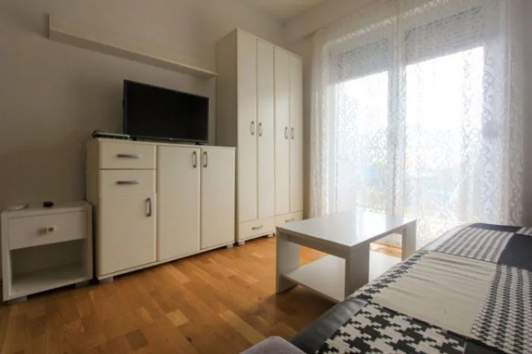 Izdavanje, garsonjera, 25m², Budva, Crna Gora