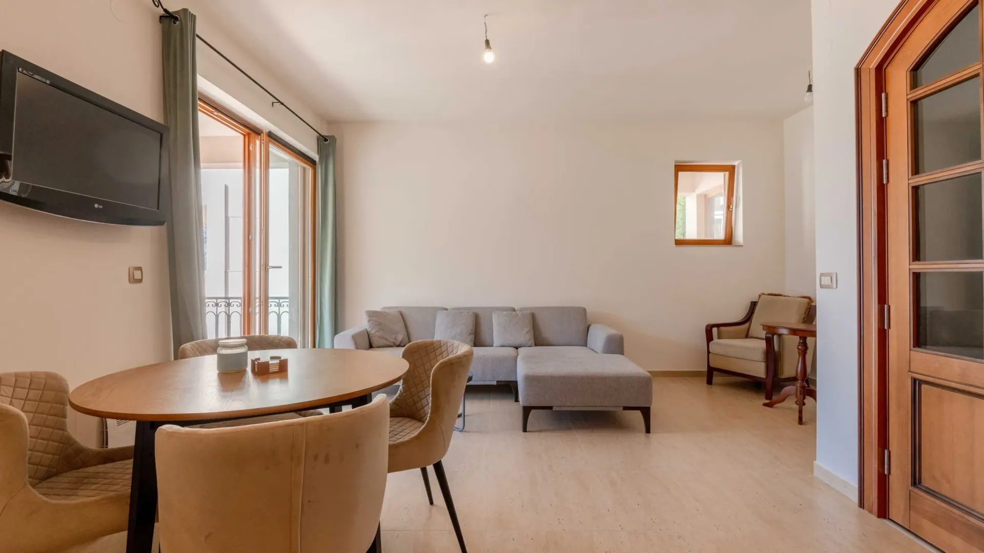 Prodaja, dvosoban stan, 106m², Dobrota, Kotor
