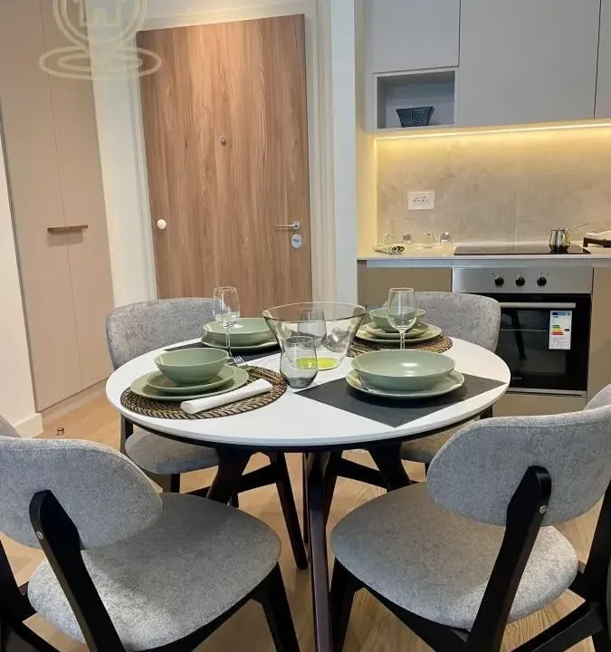 Izdavanje, dvosoban stan, 55m², Savski Venac, Beograd