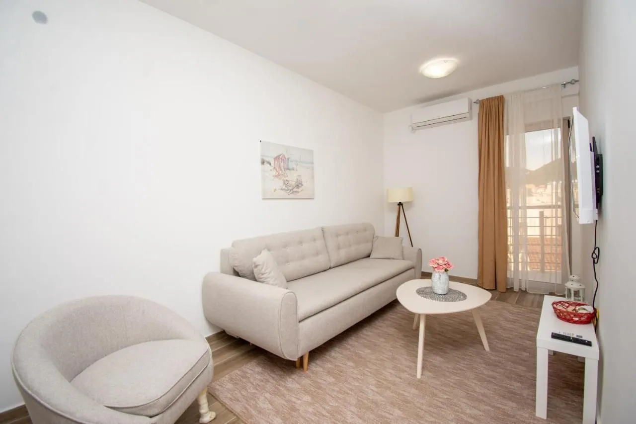 Rent, one bedroom apartment, 46m², Budva, Crna Gora