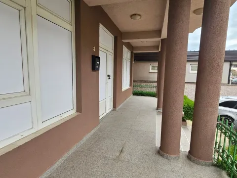 Izdavanje, poslovni prostor, 138m², Stari Aerodrom, Podgorica - image 10