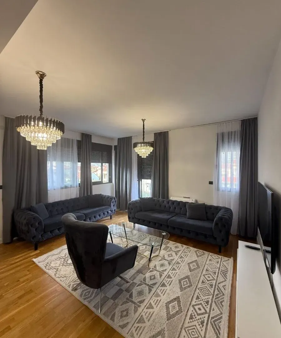 Izdavanje, trosoban stan, 130m², Dalmatinska ulica, Podgorica