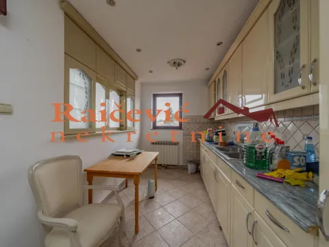 Izdavanje, kuća, 250m², Zvezdara Sve Podlokacije, Beograd - image 19