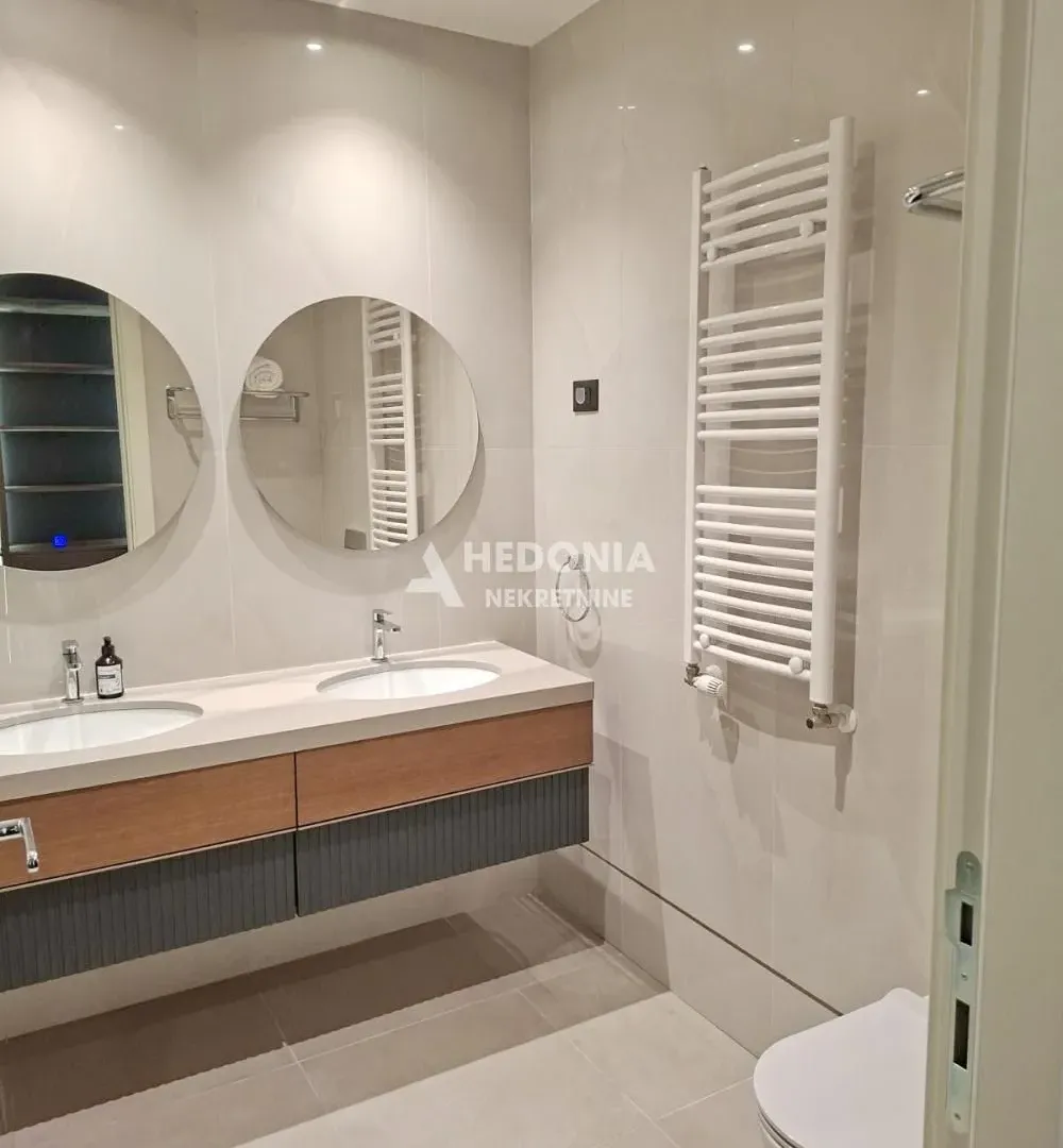 Izdavanje, trosoban stan, 110m², Savski Venac, Beograd