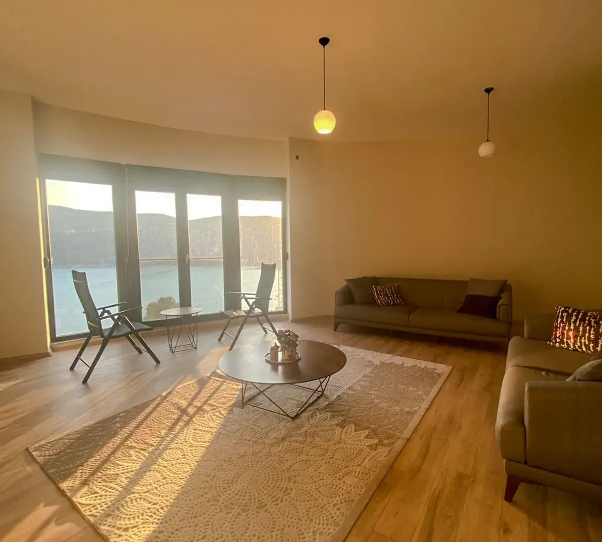 Izdavanje, stan, 120m², Topla, Herceg Novi