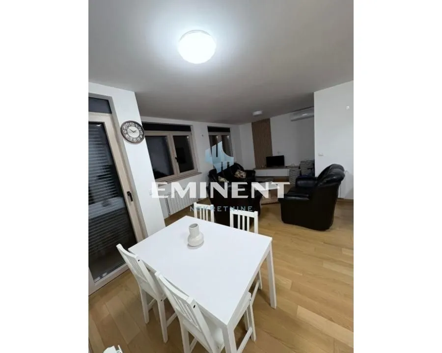 Izdavanje, stan, 65m², Vračar Sve Podlokacije, Beograd