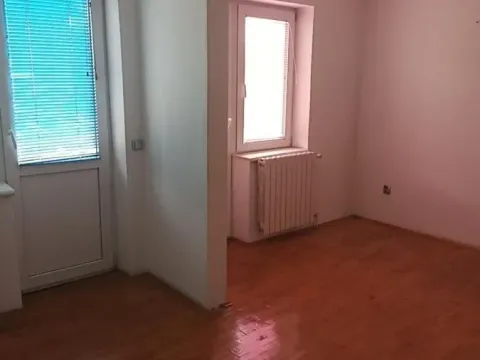 Izdavanje, kuća, 180m², Čukarica, Beograd - image 14