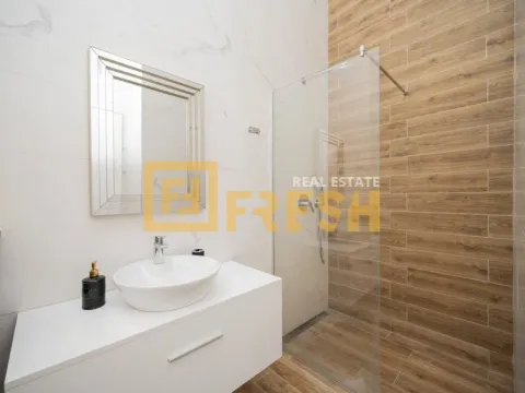 Izdavanje, trosoban stan, 110m², Momišići, Podgorica - image 27