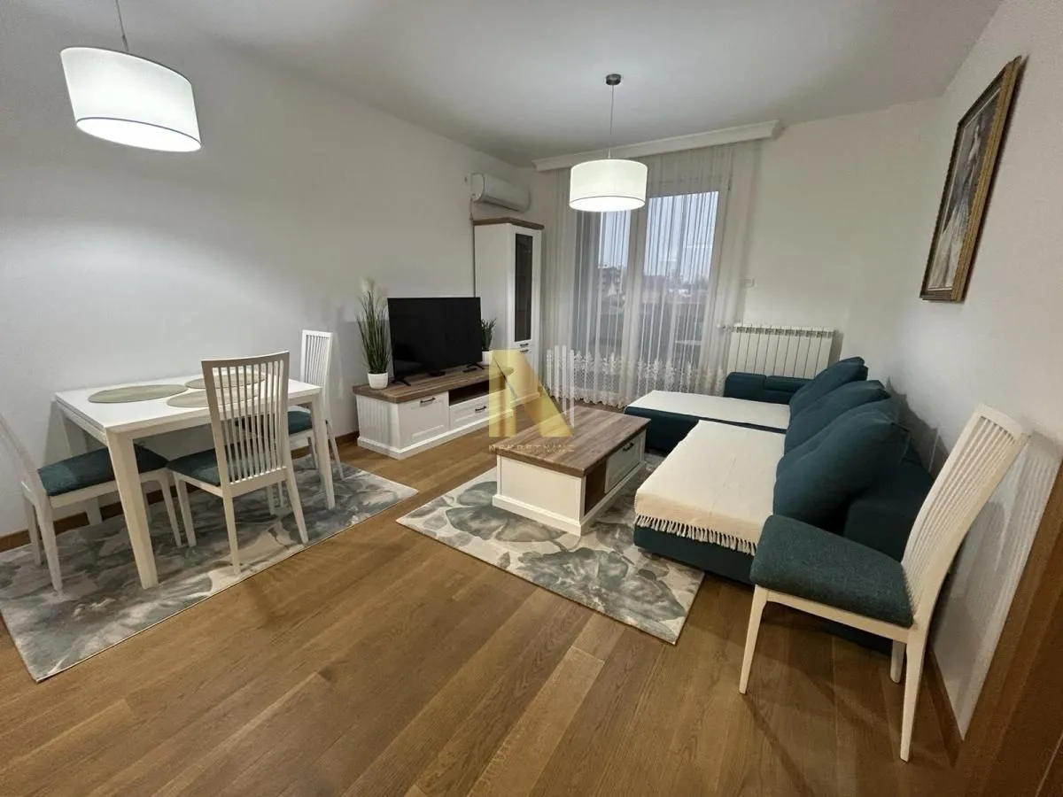 Izdavanje, jednosoban stan, 42m², Bulevar Evrope, Novi Sad Sve Podlokacije