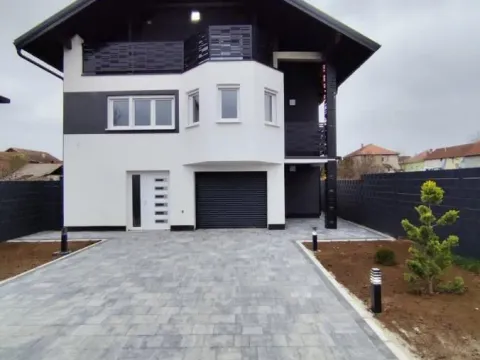 Prodaja, kuća, 260m², Veternik, Novi Sad Sve Podlokacije - image 1