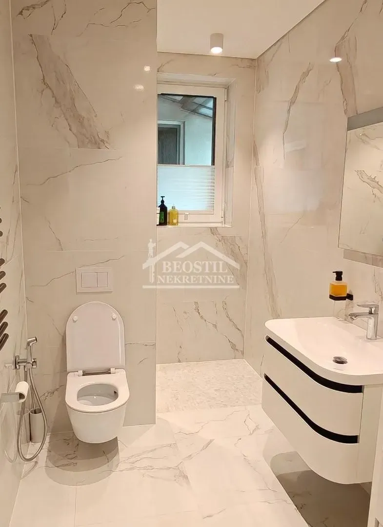 Sale, four bedroom apartment, 133m², Stari Grad, Beograd