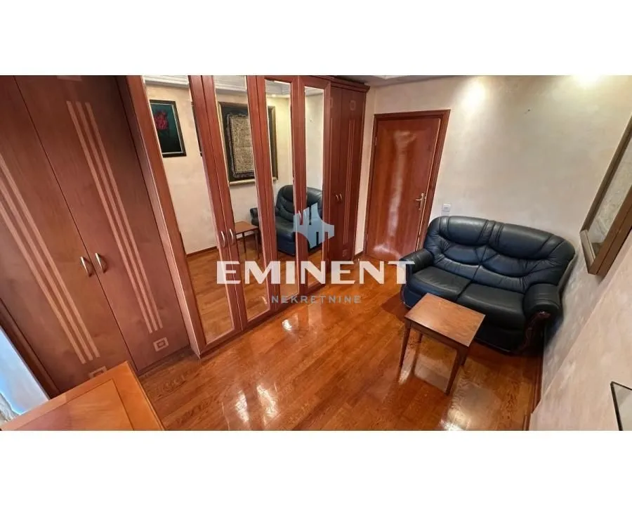 Izdavanje, trosoban stan, 140m², Stari Grad, Beograd
