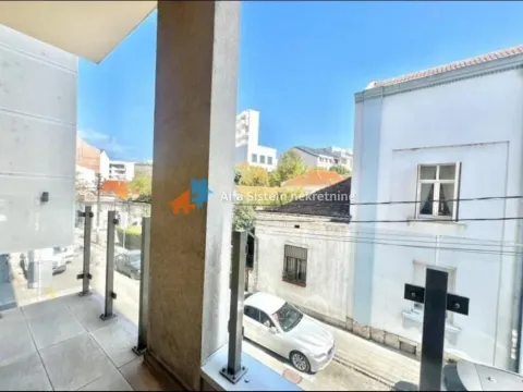 Izdavanje, trosoban stan, 83m², Stari Grad, Beograd - image 13