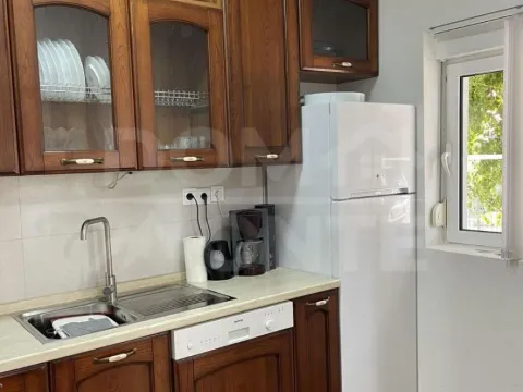 Rent, one bedroom apartment, 75m², Tivat, Crna Gora - image 9