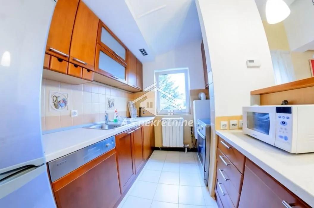 Izdavanje, trosoban stan, 100m², Savski Venac, Beograd